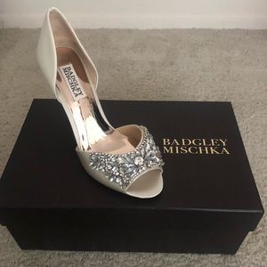 Badgley Mischka ivory pumps